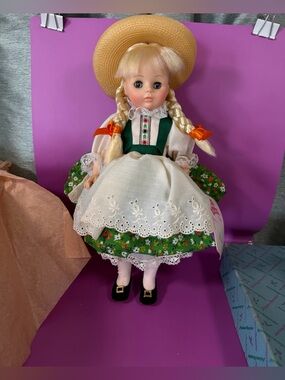 Vintage Madame Alexander Doll in Original Box Heidi #1580 W/ Straw Hat